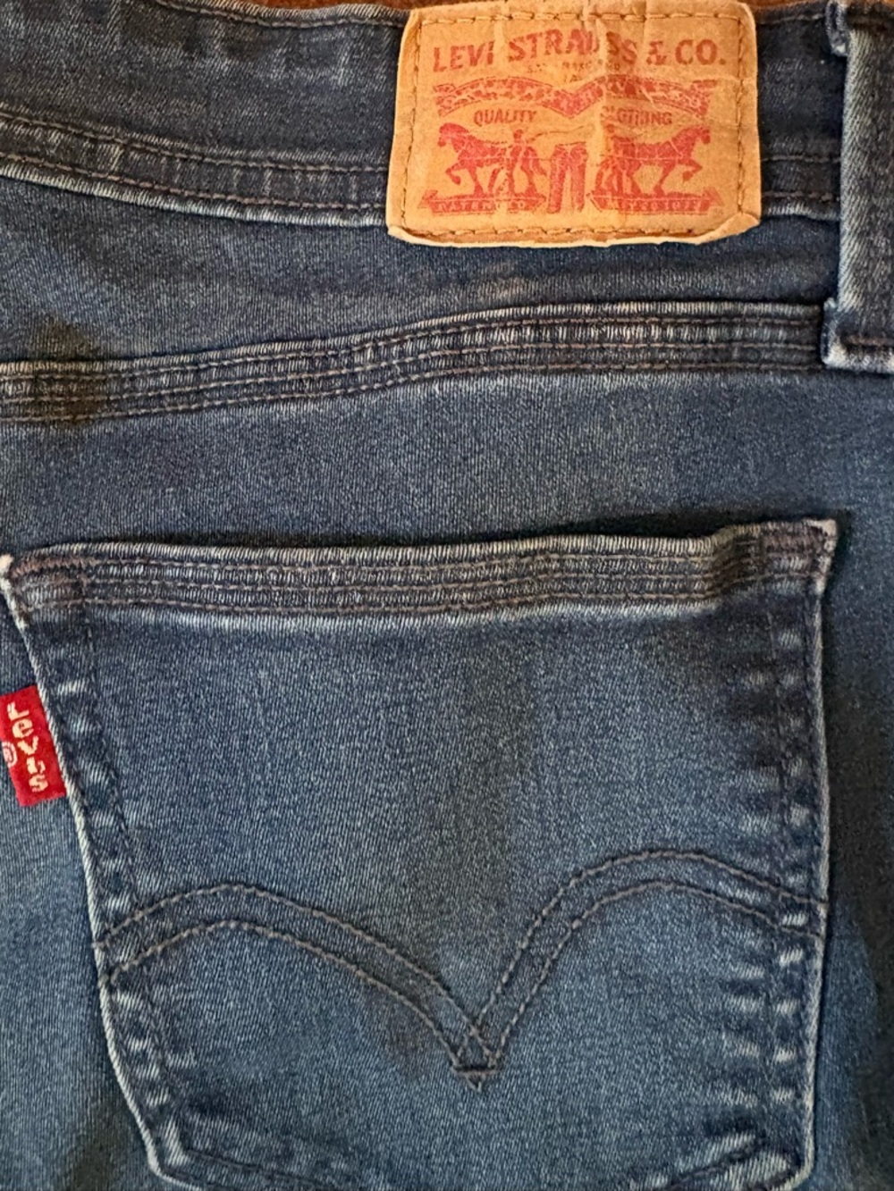 Levi's Women's Blue Denim Jeans - Classic Back Pocket